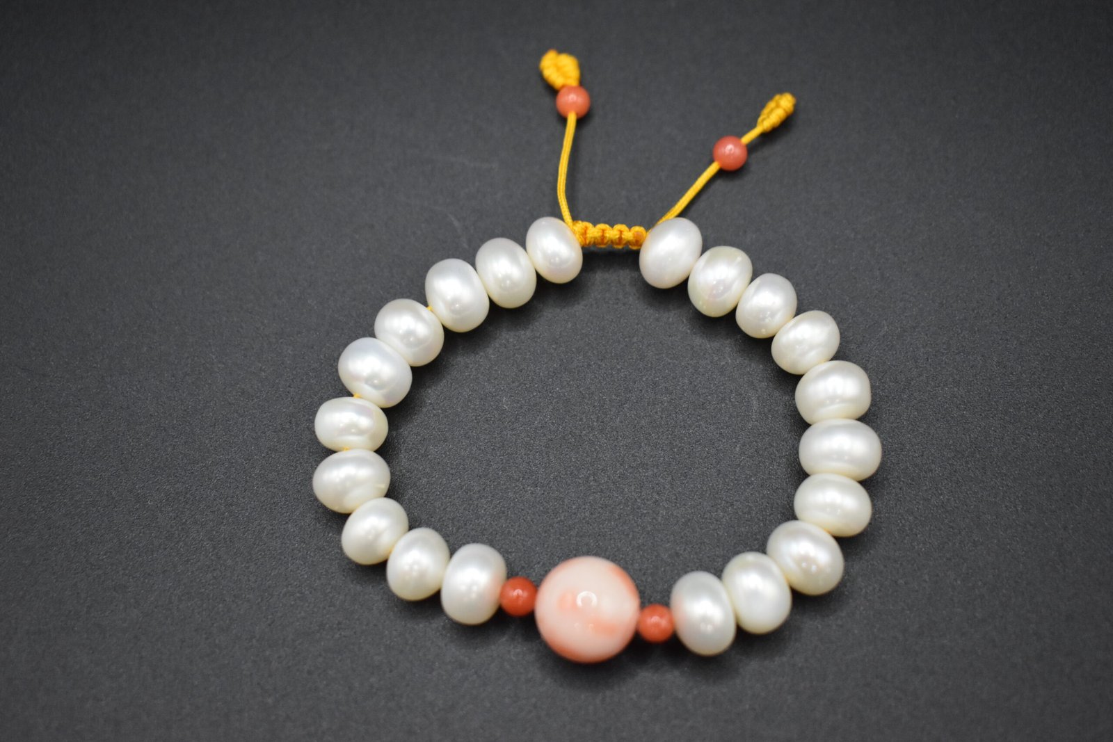 Ягаан,Улаан шүрэн толгойтой Сувдан гарын эрхи - Image 4