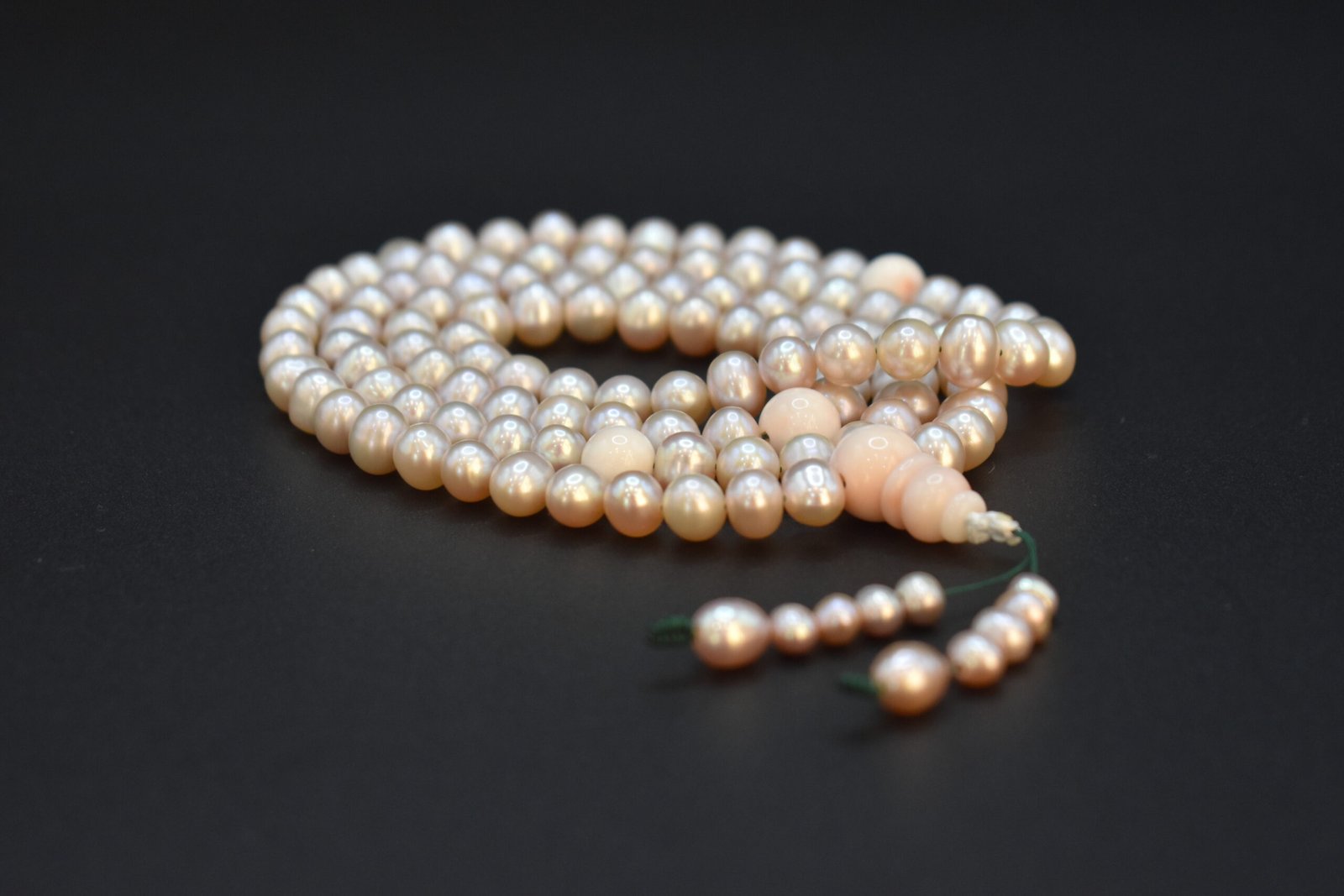 Ягаан шүрэн бөөртэй Ягаан сувдан эрхи